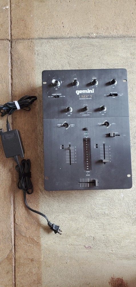 Gemini UMX-3 Profesional VCA Mixer