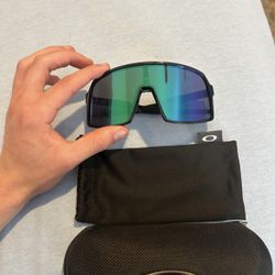 oakley sutro