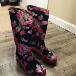 Rain boots size 3