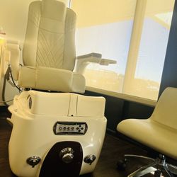 Pedicure Massage Chair Fairly New Purchased Last year 