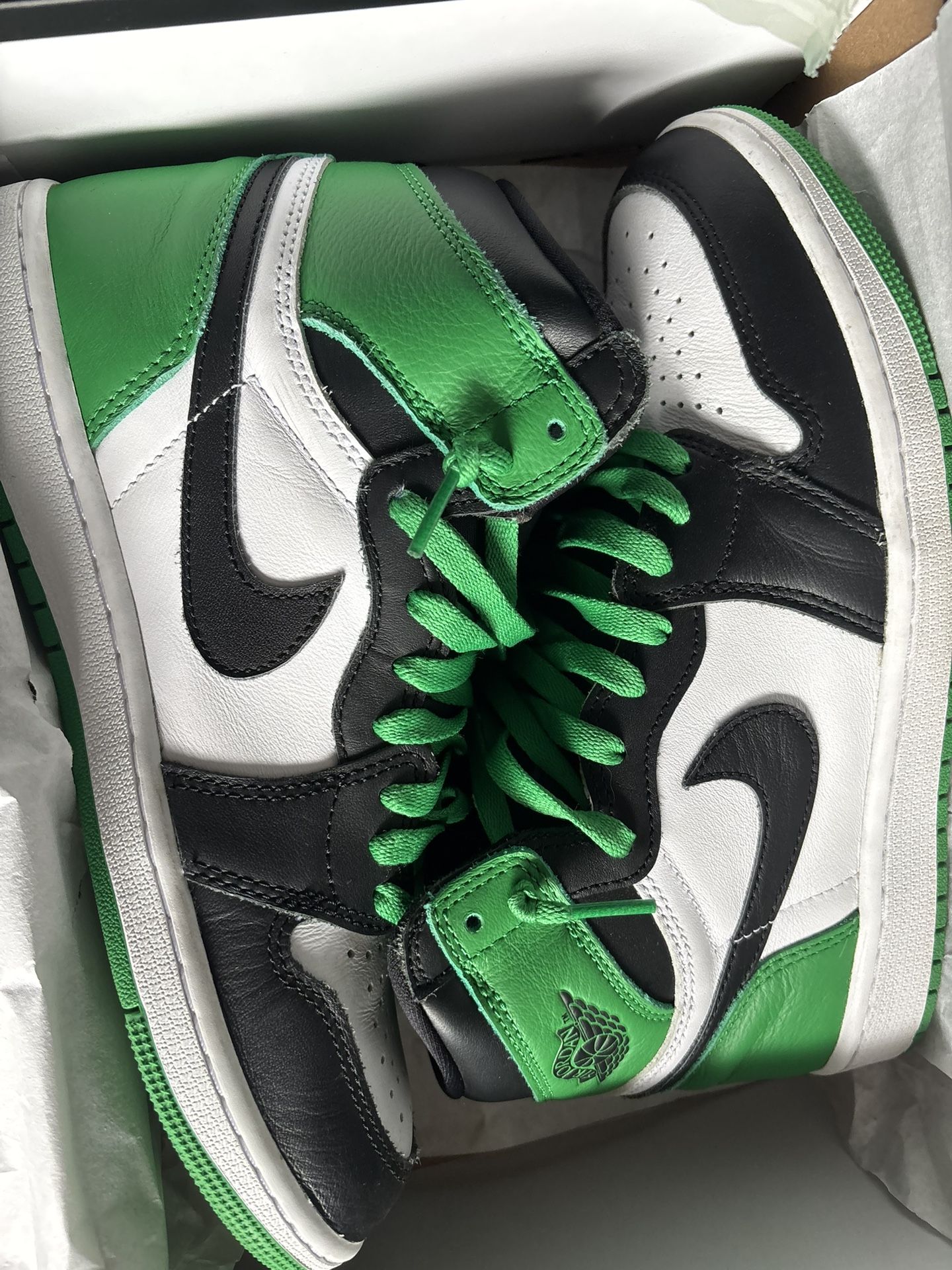 Lightly Used Jordan One Lucky Greens Size 9