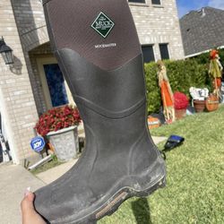 Mans Work Boots Size 13. Toe Metal 