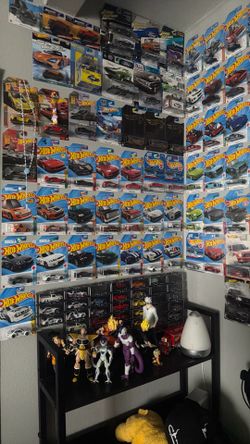 Hot wheels / dbz figures