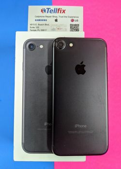 iPhone 7. 32GB. Factory unlocked 🔓 Like new condition 🎁 With warranty 🧾
