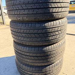 215/50r17  Michelin tires  en excelentes condiciones de vida las 4