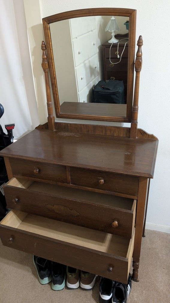4 Drawer Dresser With Mirror