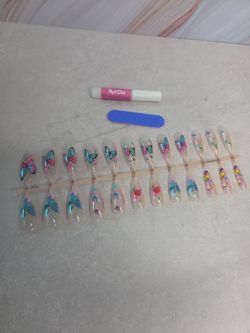Butterflies & Flowers Medium Length Square Tip Oval Nail Kit