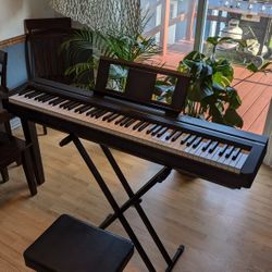 Piano - Yamaha P71B Keyboard Piano MINT