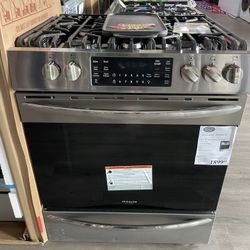 STAINLESS STEEL SLIDE IN FRIGIDAIRE GAS STOVE
