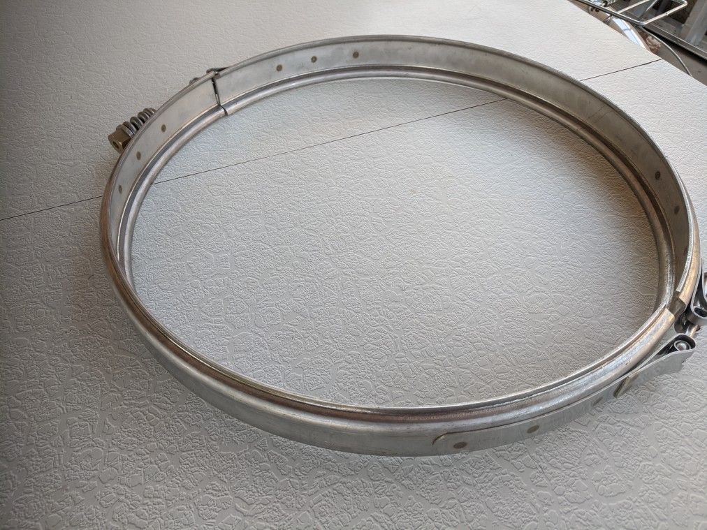 Pool filter tank clamp for FNS