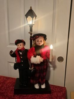 $75.00 - Christmas Animated & Lighted Children (Girl/Boy) + Telescopic Lantern Scene! Lots of Design Details/Electrical + 3Feet Tall!