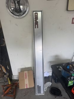 GMC Jimmy Tailgat Plate Trim