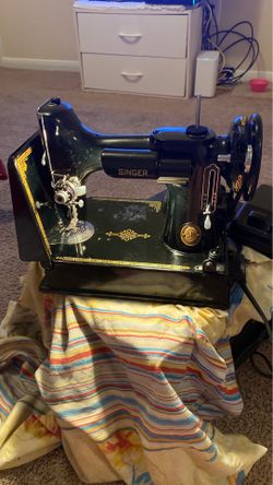 Sing a song machine miniature with virginal oil in regional needles original black box Harley venues grandmothers ready to sell