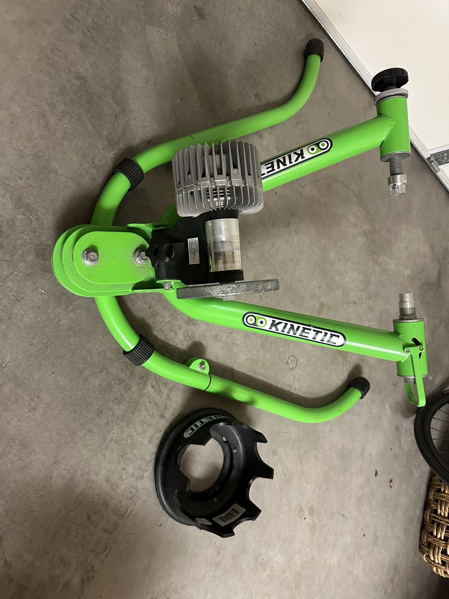 Kurt Kinetic Fluid T-699C Bike Trainer
