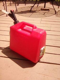 Gas Can 5 Gallon Nice 10.00
