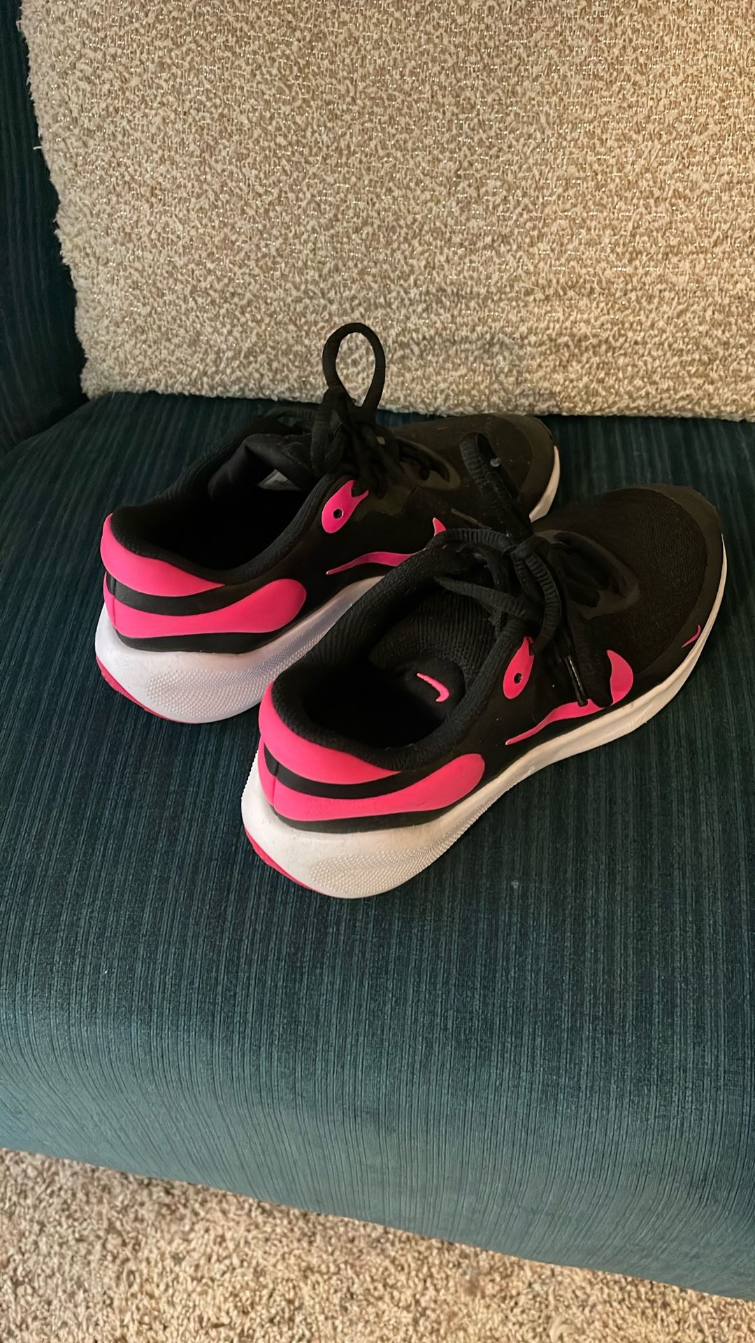 Nike Tennis Shoes 
