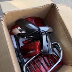Bmw g30 taillights/front grills/mirror caps