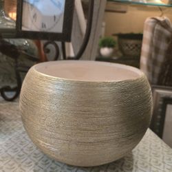 Round Gold Vase With Glitter Finish