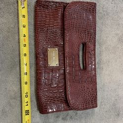 CA. NINE WEST CLUTCH. NOT USED. 