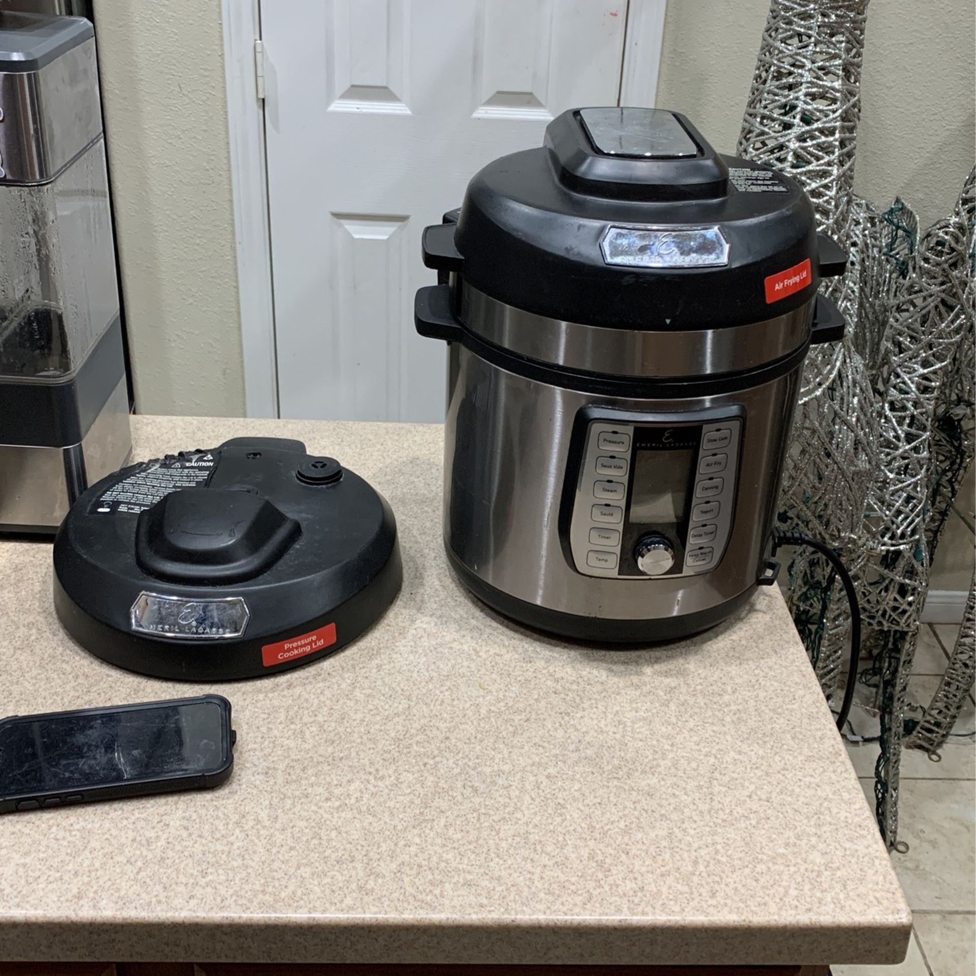 Emeril Lagasse Air Fryer &pressure Cooker 2in 1 With 2 Lids Perfunction