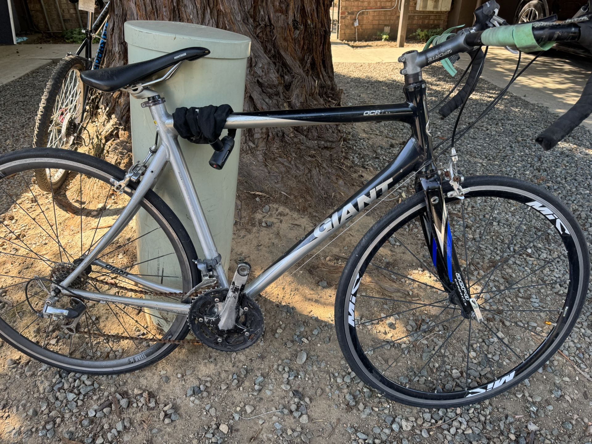 giant Aluminum Bike Just Needs One Pedal Used