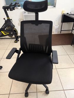 Office chair - black