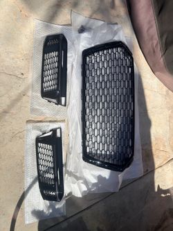 Audi A4 B9 Mesh Grill and Fog light covers (Brand New)