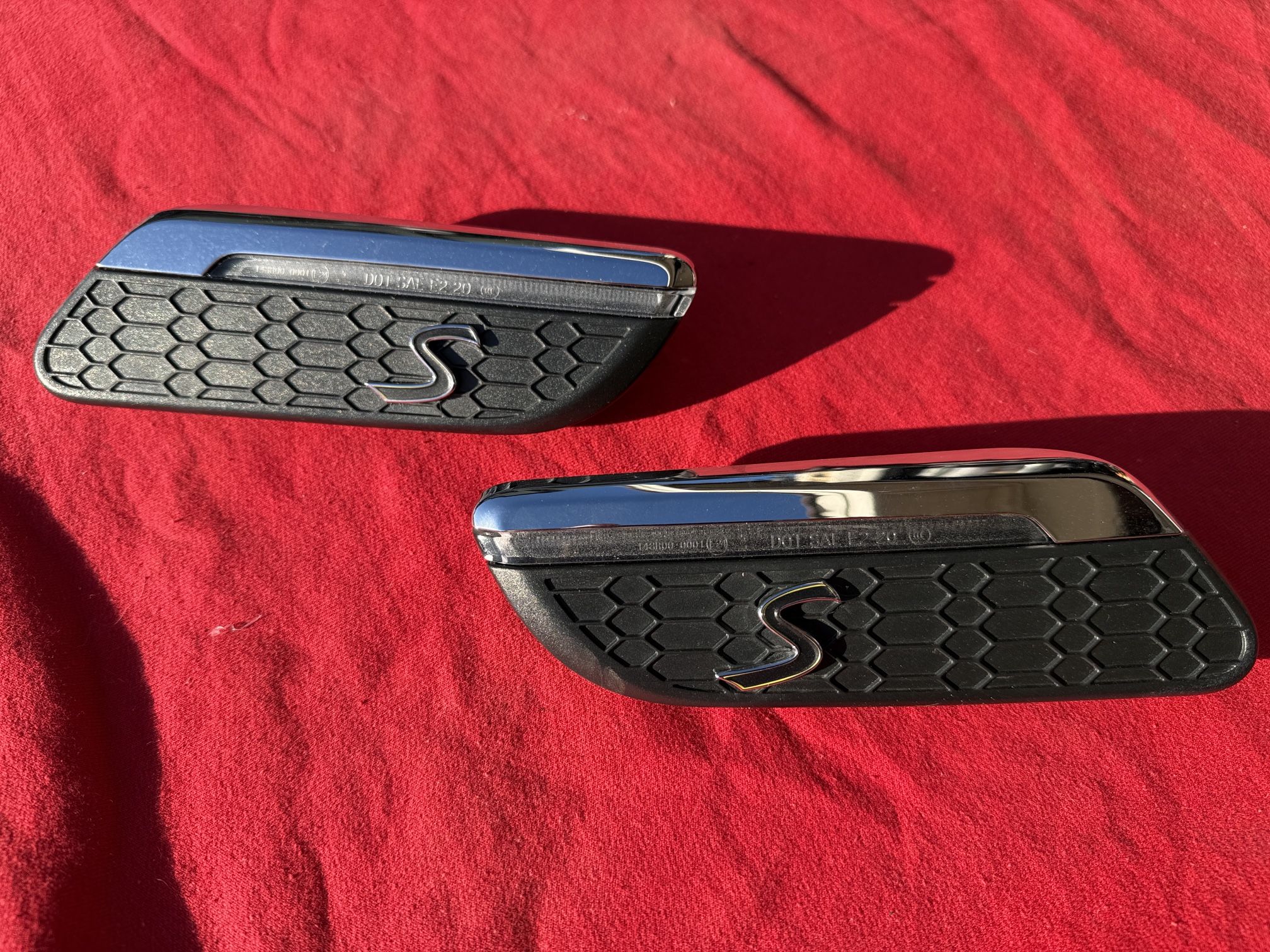 MINI Cooper S Side Vehicle Markers (Set of 2)