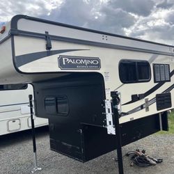 Hi I Am Selling A 2016 Palomino SS600 Backpage Edition Camper With A Electric Overhead Popup