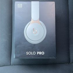 Beats Solo Pro 