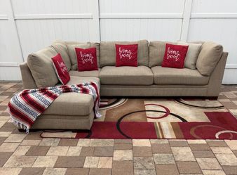 Beautiful 2-Piece sectional sofa by Ashley Furniture. In great condition. Delivery available for an additional cost, no tears, no stains, no odors. In