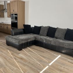 Living room sofas *2 coffee tables included