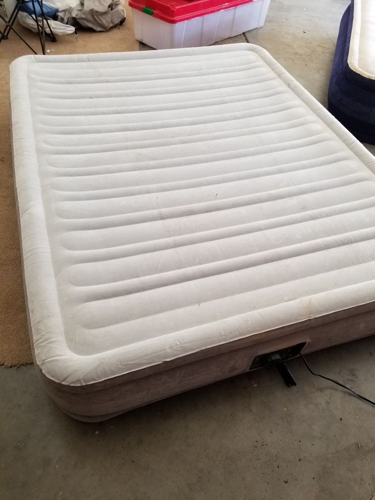 Queen air mattress