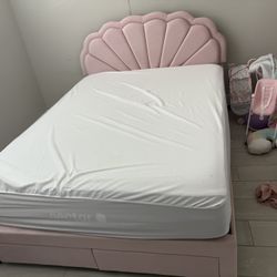 Twin Bed Frame /Mattress