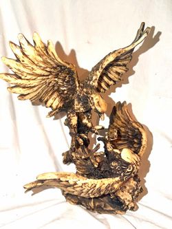 Double Eagle fighting. Decorative Figurine eagle statue