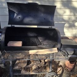 4 Yr Oklahoma Joe Offset Smoker Pick Up ONLY 