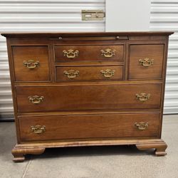 Stickley Furniture 6 Drawer Dresser And Pullout