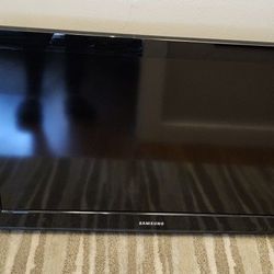 Samsung TV with wall mount