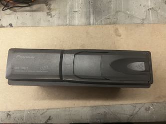 Pioneer 6 Disk CD Changer With Controller And Wiring CDX-FM673