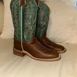 Women’s JUSTIN Boots Size 6.5 Fits Up To 7 