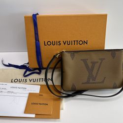 Louis Vuitton Double Zip Pochette for Sale in Los Angeles, CA