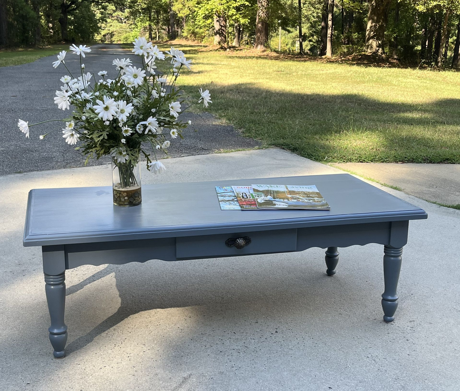 Charming Coffee Table with Drawer