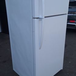 APARTMENT REFRIGERATOR (DELIVERED)