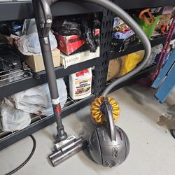 Dyson DC 39 Vacuum 