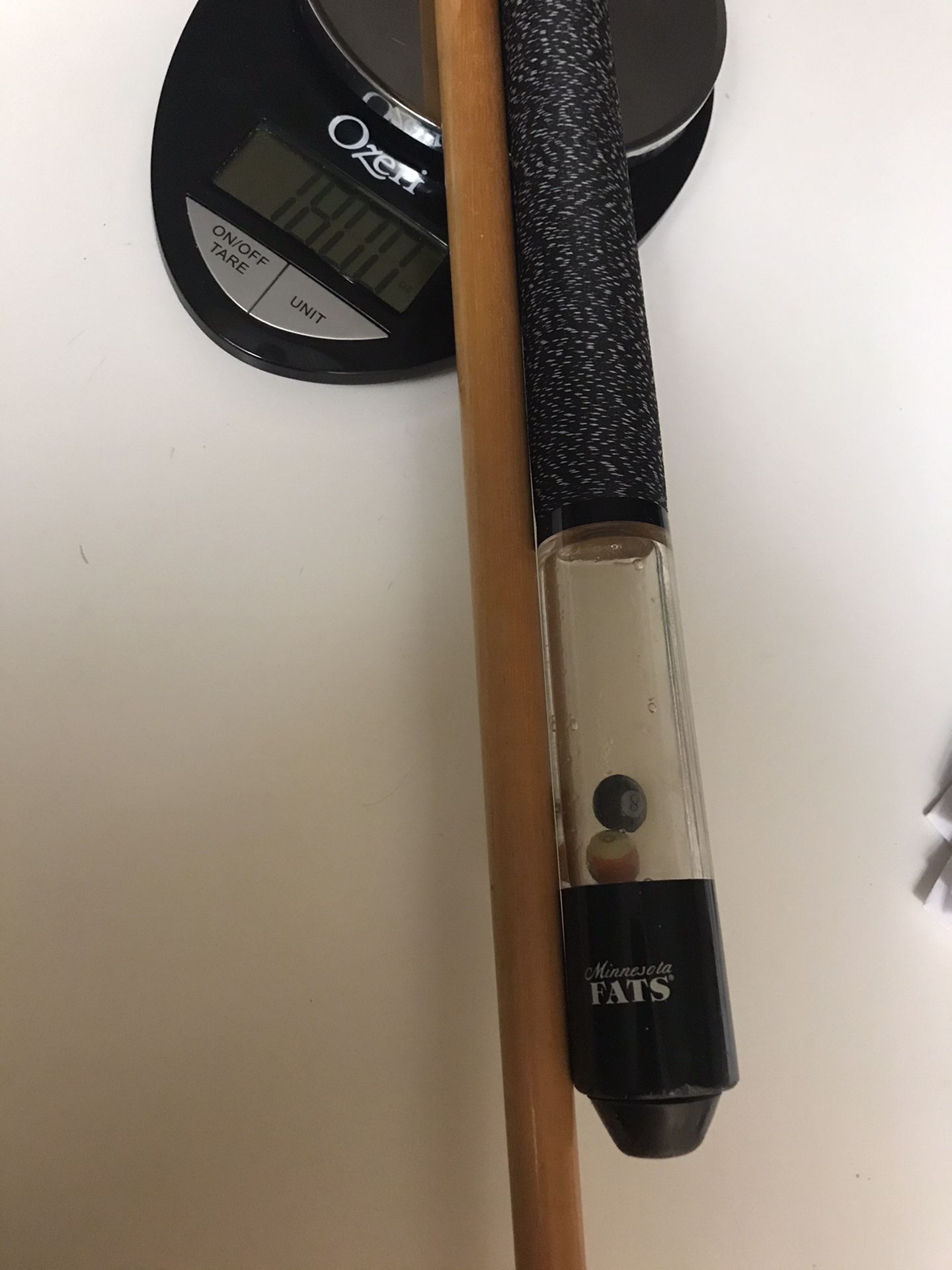 MINNESOTA FATS PROFESSIONAL 18 OZ POOL CUE VERY UNIQUE WITH SWIMMING 8 BALL AND 9 BALL WITH CASE 🔥🔥🔥