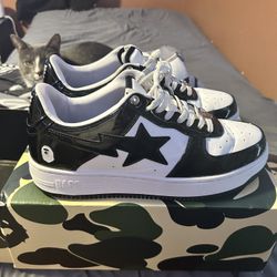 BAPESTAS BLACK AND WHITE 10.5 MENS USED