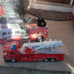 !! 2 Toy Firetrucks Both Make Sounds 