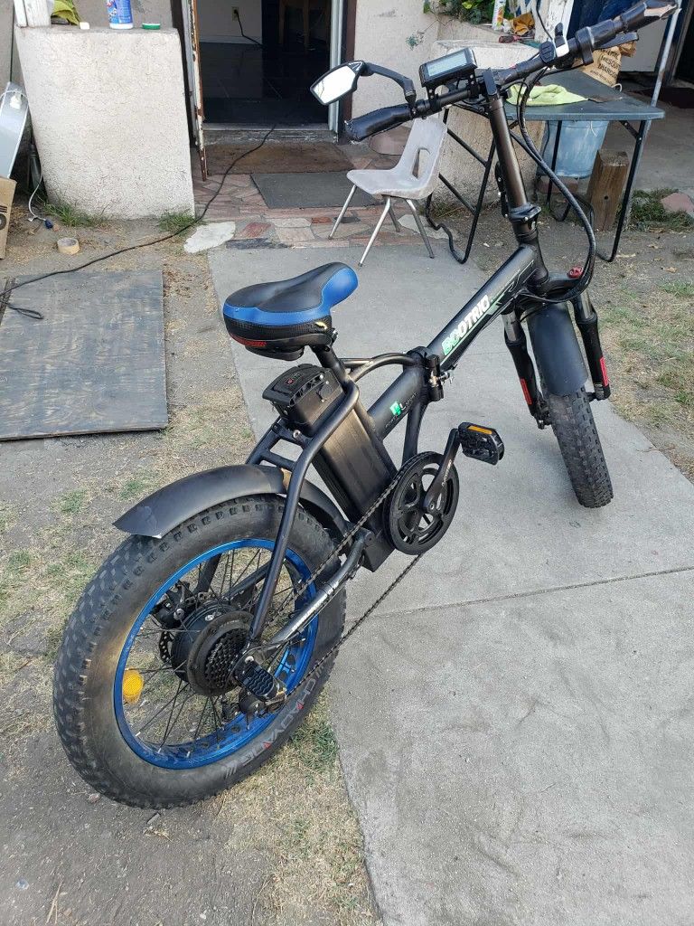 35mph & Single Charged 40 miles Range. Electric Folding Bike Ebike E-bike With keys & charger. Just need brakes pads.. I want $800! But Lowest Is $400