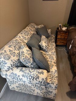 Blue / white vintage sofa