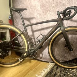 Specialized Diverge Expert Carbon - Like New! (First owner)